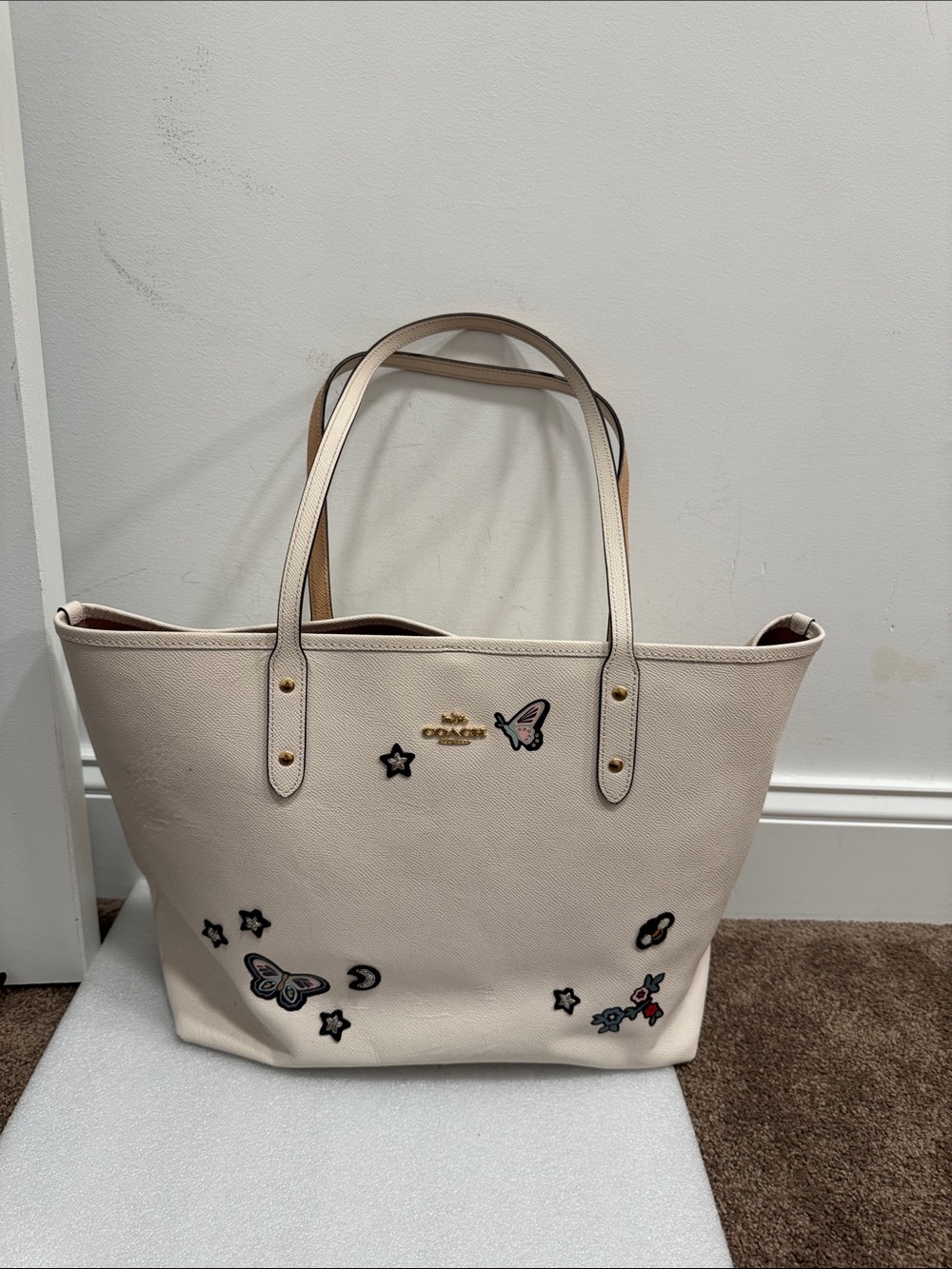 Coach city tote bag with souvenir embroidery